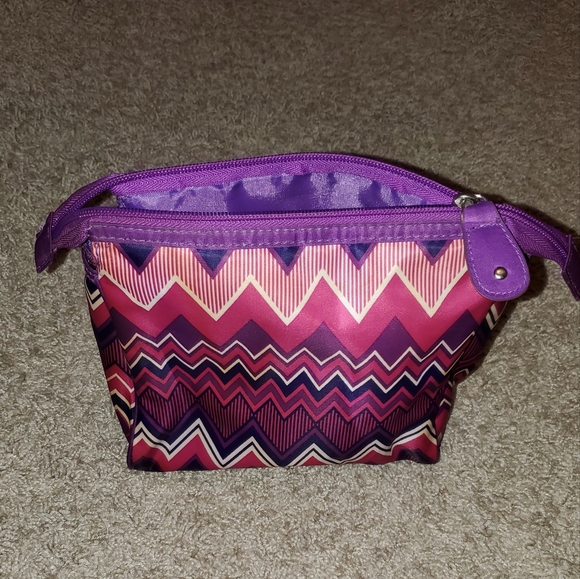 Chevron Pattern Makeup Bag 💄 - Picture 5 of 8
